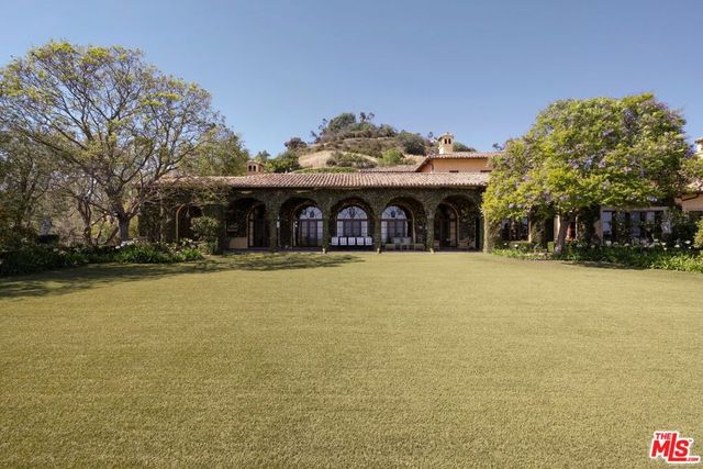 10939 Chalon Road, Los Angeles, CA 90077