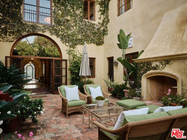 10939 Chalon Road, Los Angeles, CA 90077