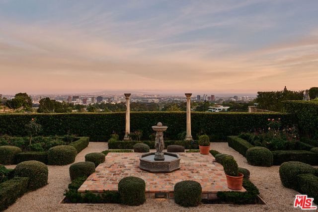 10939 Chalon Road, Los Angeles, CA 90077