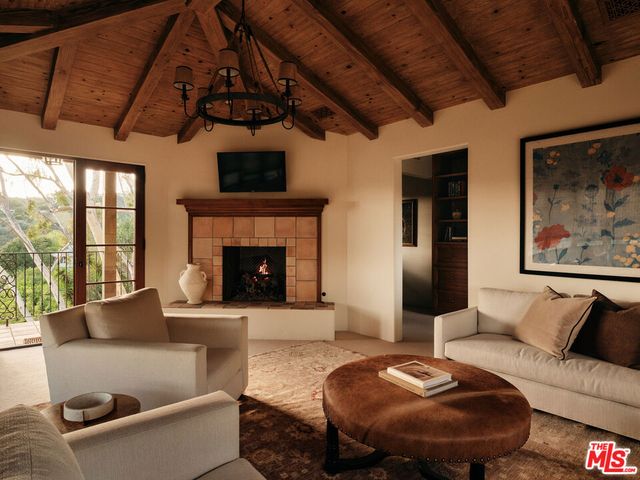 10939 Chalon Road, Los Angeles, CA 90077