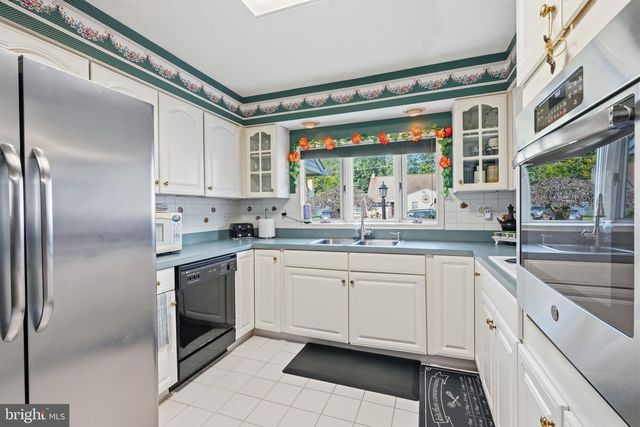 116 HIGHLAND PARK DR, Levittown, PA 19056