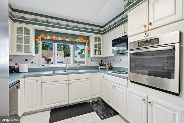 116 HIGHLAND PARK DR, Levittown, PA 19056