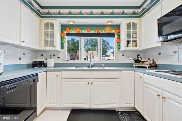 116 HIGHLAND PARK DR, Levittown, PA 19056