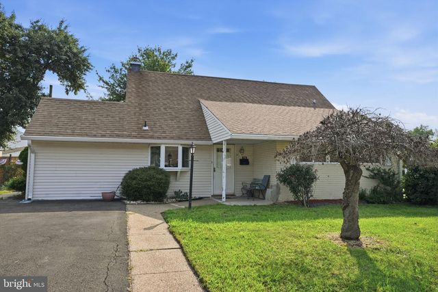 116 HIGHLAND PARK DR, Levittown, PA 19056