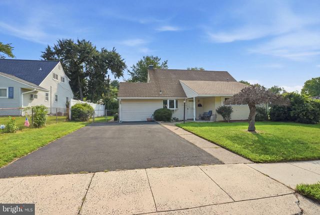 116 HIGHLAND PARK DR, Levittown, PA 19056