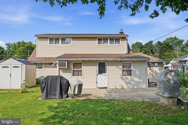 116 HIGHLAND PARK DR, Levittown, PA 19056