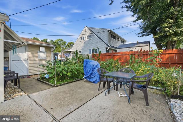 116 HIGHLAND PARK DR, Levittown, PA 19056