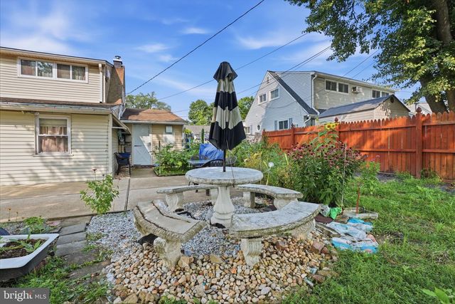 116 HIGHLAND PARK DR, Levittown, PA 19056