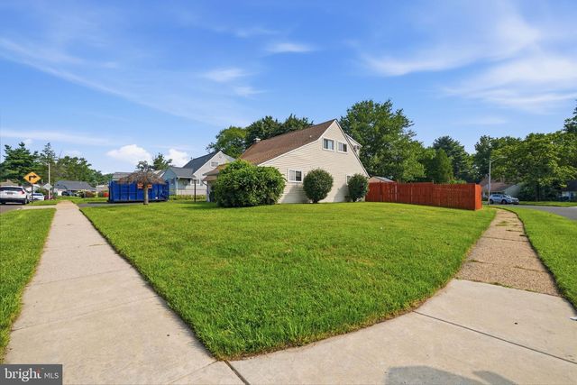 116 HIGHLAND PARK DR, Levittown, PA 19056