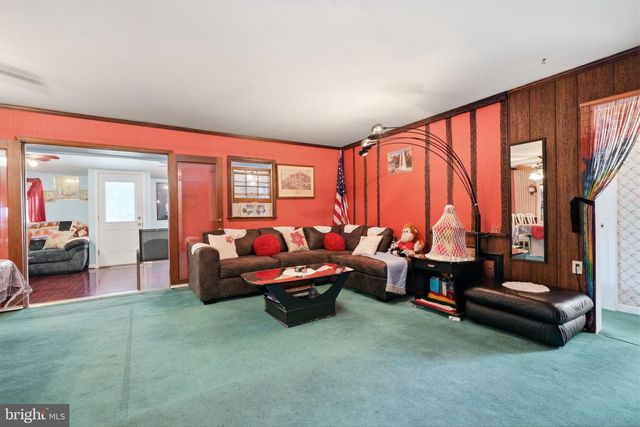 116 HIGHLAND PARK DR, Levittown, PA 19056