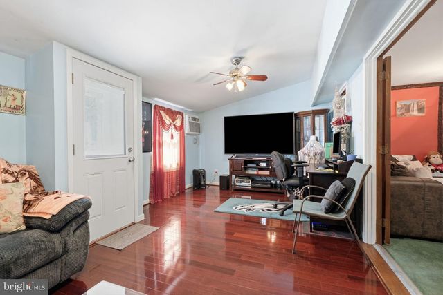 116 HIGHLAND PARK DR, Levittown, PA 19056