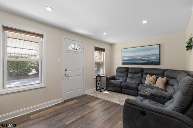 13 Millers Ln, Milltown Boro, NJ 08850