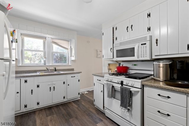 13 Millers Ln, Milltown Boro, NJ 08850