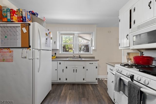 13 Millers Ln, Milltown Boro, NJ 08850