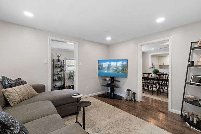 13 Millers Ln, Milltown Boro, NJ 08850