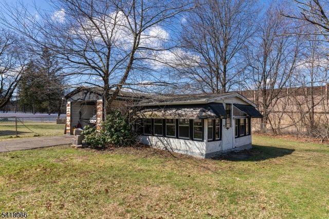 13 Millers Ln, Milltown Boro, NJ 08850