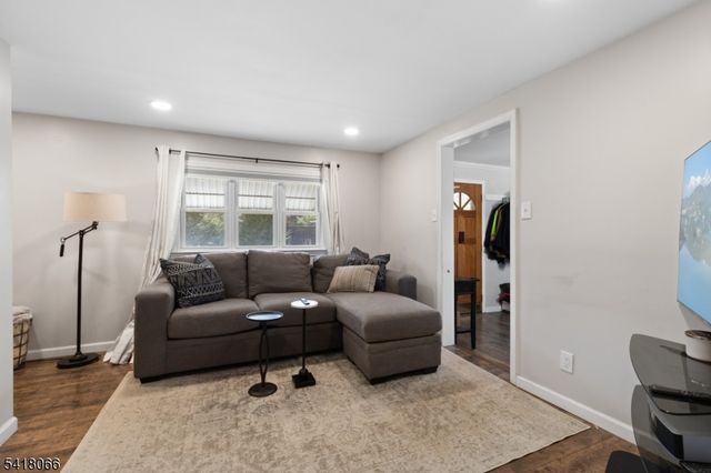 13 Millers Ln, Milltown Boro, NJ 08850