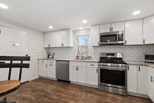 13 Millers Ln, Milltown Boro, NJ 08850