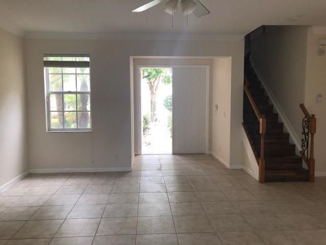 147 KENSINGTON Way, Royal Palm Beach, FL 33414