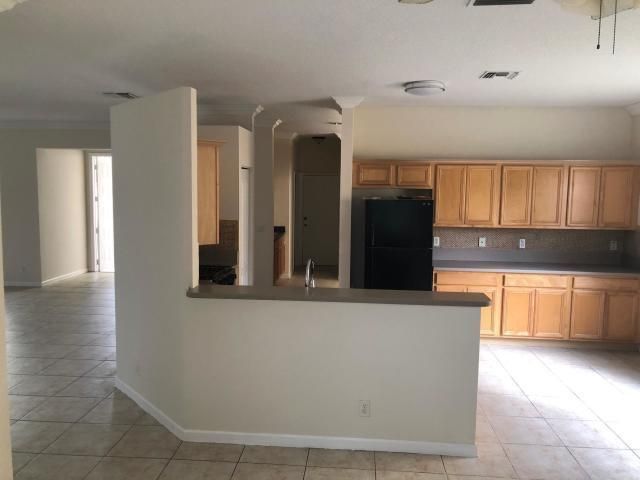 147 KENSINGTON Way, Royal Palm Beach, FL 33414