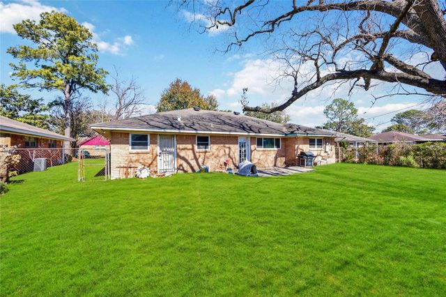 7634 Wynlea Street, Houston, TX 77061