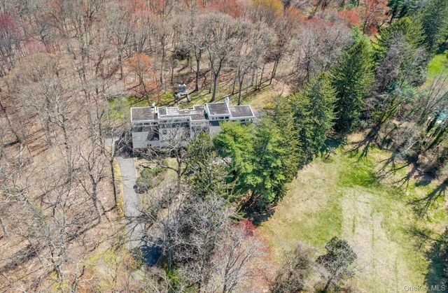 16 Serein Court, Syosset, NY 11791