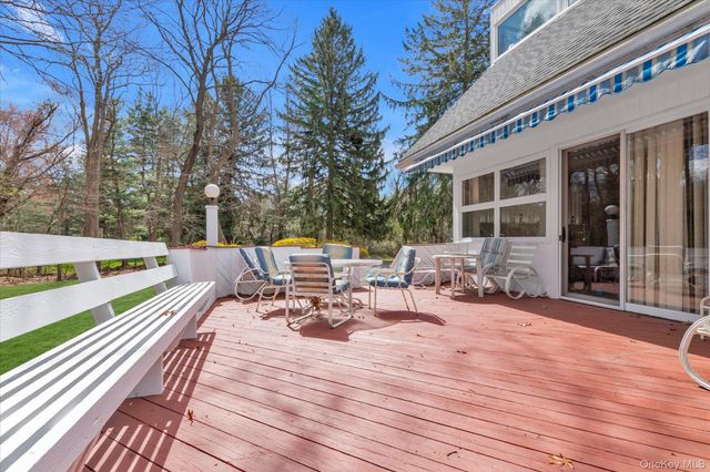 16 Serein Court, Syosset, NY 11791