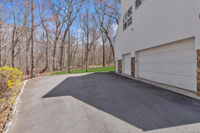 16 Serein Court, Syosset, NY 11791