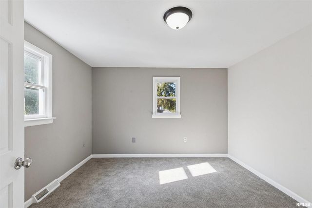 460 W KNOX Street, Galesburg, IL 61401