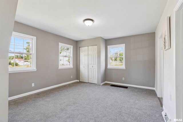 460 W KNOX Street, Galesburg, IL 61401