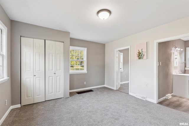 460 W KNOX Street, Galesburg, IL 61401