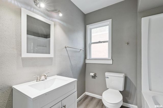 460 W KNOX Street, Galesburg, IL 61401