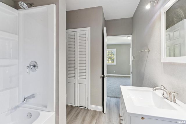 460 W KNOX Street, Galesburg, IL 61401