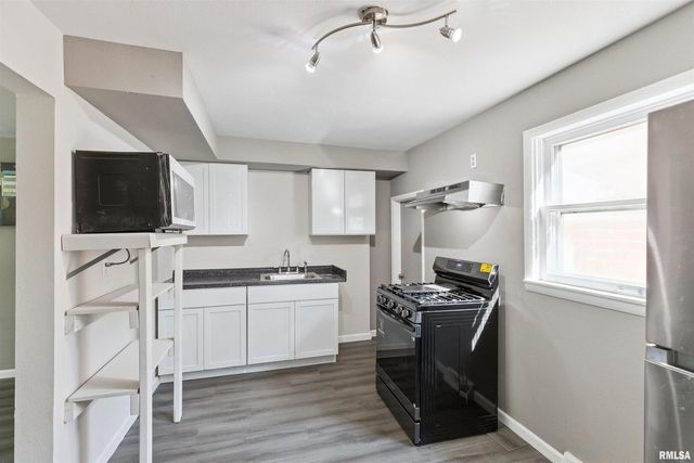 460 W KNOX Street, Galesburg, IL 61401