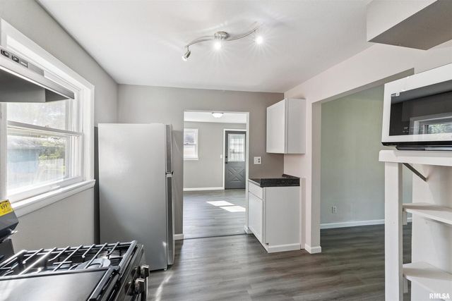 460 W KNOX Street, Galesburg, IL 61401