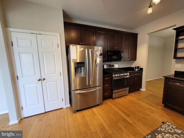 10 BRIDLE CT, Cherry Hill, NJ 08003