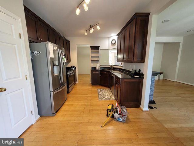 10 BRIDLE CT, Cherry Hill, NJ 08003