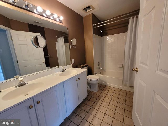 10 BRIDLE CT, Cherry Hill, NJ 08003