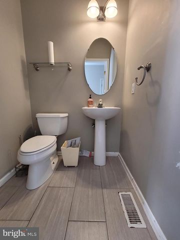 10 BRIDLE CT, Cherry Hill, NJ 08003