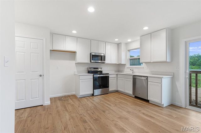 1092 Black Bear Drive, House Springs, MO 63051