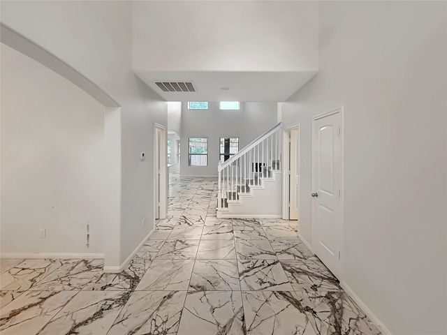 4 Logan Creek Lane, Conroe, TX 77304