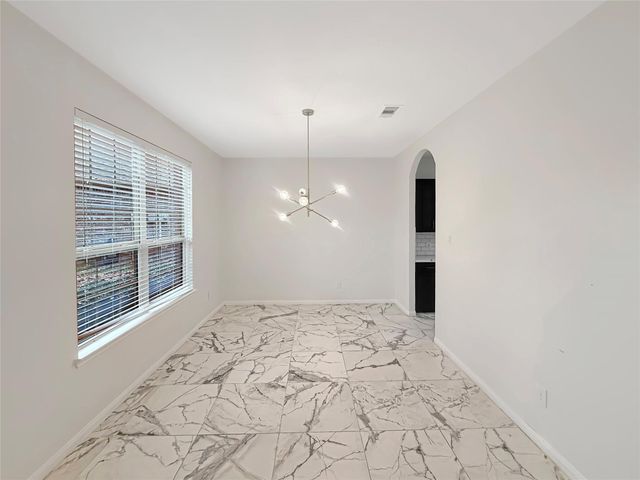 4 Logan Creek Lane, Conroe, TX 77304