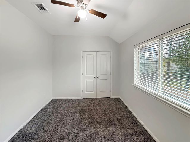 4 Logan Creek Lane, Conroe, TX 77304