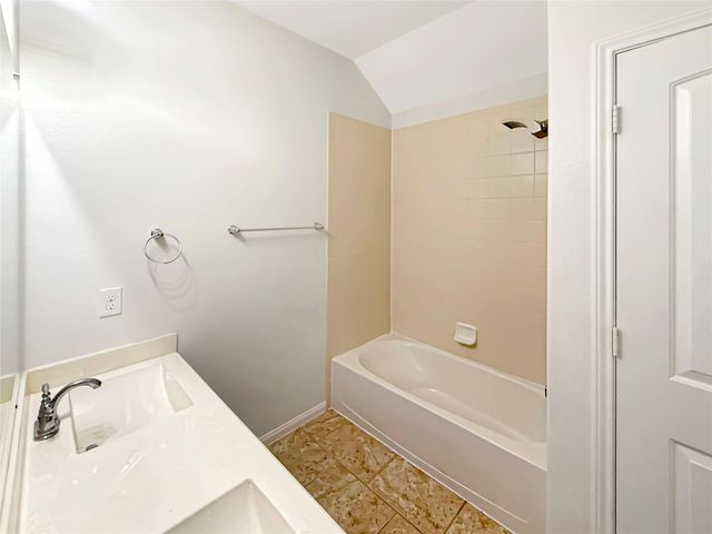 4 Logan Creek Lane, Conroe, TX 77304