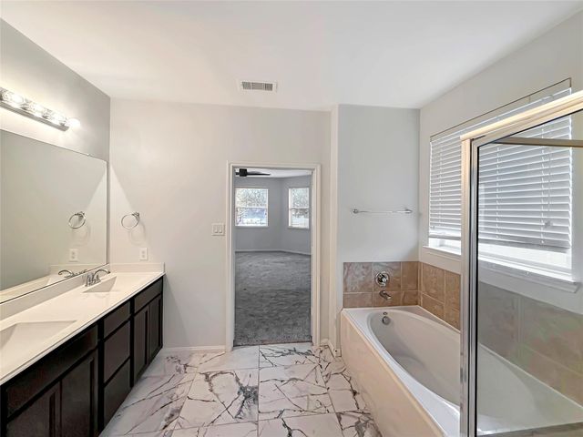 4 Logan Creek Lane, Conroe, TX 77304