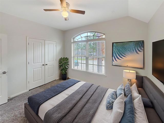 4 Logan Creek Lane, Conroe, TX 77304