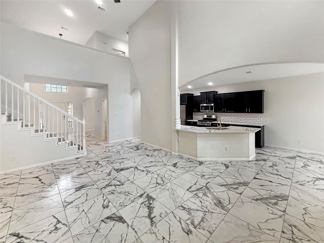 4 Logan Creek Lane, Conroe, TX 77304