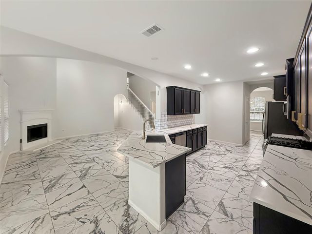 4 Logan Creek Lane, Conroe, TX 77304