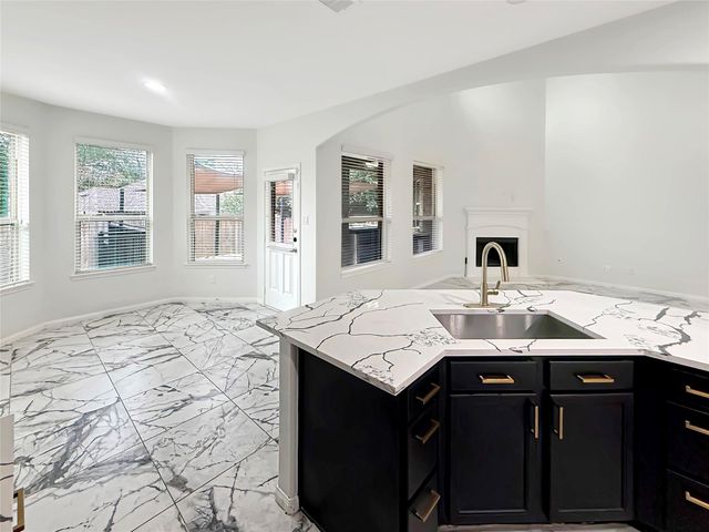 4 Logan Creek Lane, Conroe, TX 77304