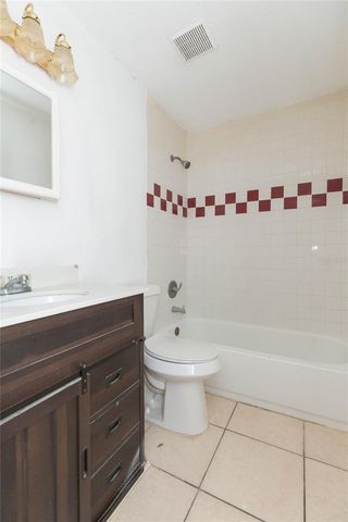 8402 N MULBERRY STREET, Tampa, FL 33604